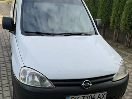 Белый Опель Комбо груз.-пасс., объемом двигателя 1.6 л и пробегом 219 тыс. км за 3999 $, фото 1 на Automoto.ua