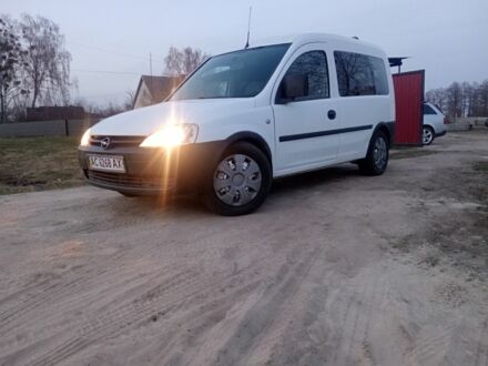 Белый Опель Комбо груз.-пасс., объемом двигателя 1.2 л и пробегом 340 тыс. км за 3400 $, фото 1 на Automoto.ua