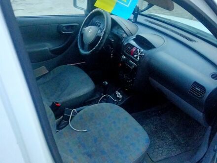 Опель Комбо груз.-пасс. 2005 в Ровно на Automoto.ua Белый Опель Комбо груз.-пасс., объемом двигателя 1.7 л и пробегом 211 тыс. км за 3300 $, фото 1 на Automoto.ua