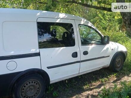 Опель Комбо груз.-пасс. 2005 в Вольнянске на Automoto.ua Белый Опель Комбо груз.-пасс., объемом двигателя 1.25 л и пробегом 250 тыс. км за 3000 $, фото 1 на Automoto.ua