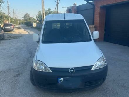 Опель Комбо вант.-пас. 2005 у Дніпро (Дніпропетровську) на Automoto.ua Білий Опель Комбо вант.-пас., об'ємом двигуна 1.3 л та пробігом 288 тис. км за 3299 $, фото 1 на Automoto.ua