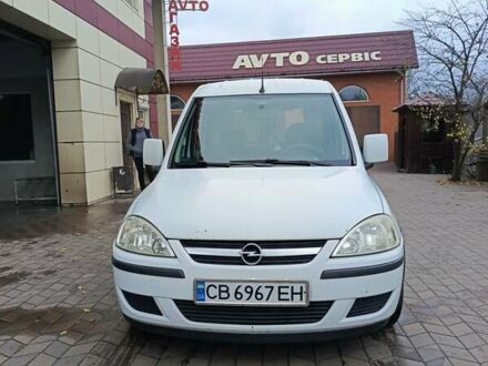 Белый Опель Комбо груз.-пасс., объемом двигателя 1.7 л и пробегом 250 тыс. км за 4500 $, фото 1 на Automoto.ua