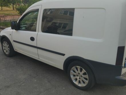 Белый Опель Комбо груз.-пасс., объемом двигателя 1.2 л и пробегом 440 тыс. км за 2600 $, фото 1 на Automoto.ua