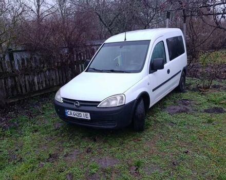 Белый Опель Комбо груз.-пасс., объемом двигателя 1.25 л и пробегом 200 тыс. км за 3300 $, фото 1 на Automoto.ua