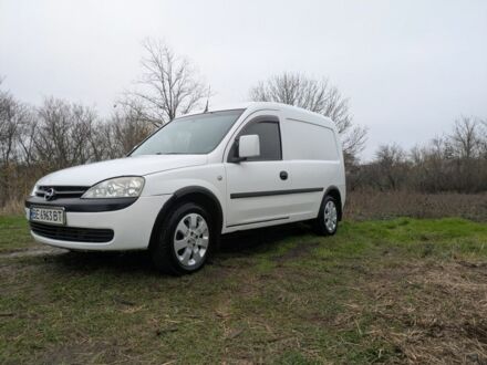 Белый Опель Комбо груз.-пасс., объемом двигателя 1.2 л и пробегом 326 тыс. км за 3500 $, фото 1 на Automoto.ua