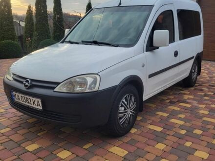 Белый Опель Комбо груз.-пасс., объемом двигателя 1.2 л и пробегом 323 тыс. км за 3750 $, фото 1 на Automoto.ua