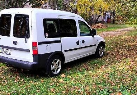 Белый Опель Комбо груз.-пасс., объемом двигателя 1.6 л и пробегом 270 тыс. км за 4800 $, фото 1 на Automoto.ua
