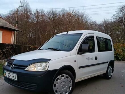 Белый Опель Комбо груз.-пасс., объемом двигателя 1.3 л и пробегом 268 тыс. км за 4500 $, фото 1 на Automoto.ua