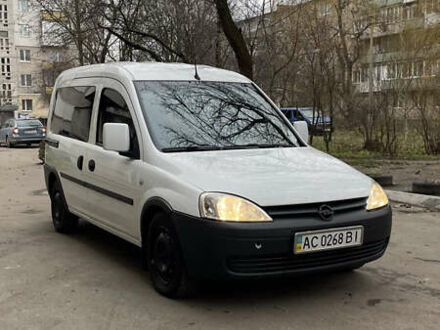Белый Опель Комбо груз.-пасс., объемом двигателя 1.25 л и пробегом 365 тыс. км за 4000 $, фото 1 на Automoto.ua