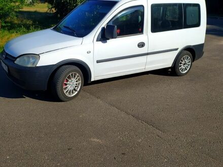 Белый Опель Комбо груз.-пасс., объемом двигателя 1.3 л и пробегом 32000 тыс. км за 3900 $, фото 1 на Automoto.ua