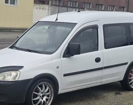 Белый Опель Комбо груз.-пасс., объемом двигателя 1.3 л и пробегом 370 тыс. км за 3650 $, фото 1 на Automoto.ua