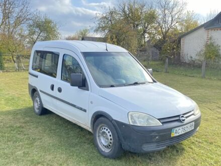 Опель Комбо груз.-пасс. 2006 в Камень-Каширский на Automoto.ua Белый Опель Комбо груз.-пасс., объемом двигателя 1.3 л и пробегом 300 тыс. км за 2600 $, фото 1 на Automoto.ua