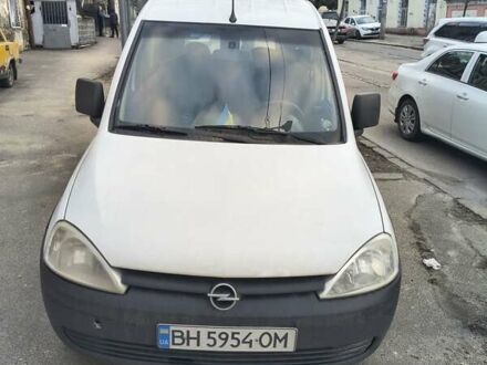Белый Опель Комбо груз.-пасс., объемом двигателя 1.3 л и пробегом 197 тыс. км за 6000 $, фото 1 на Automoto.ua