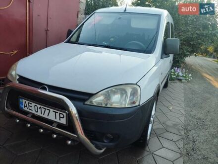 Опель Комбо вант.-пас. 2007 у Покров (Орджонікідзе) на Automoto.ua Білий Опель Комбо вант.-пас., об'ємом двигуна 1.3 л та пробігом 285 тис. км за 5000 $, фото 1 на Automoto.ua