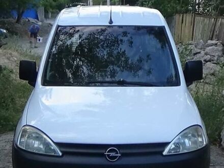 Белый Опель Комбо груз.-пасс., объемом двигателя 1.4 л и пробегом 250 тыс. км за 2900 $, фото 1 на Automoto.ua