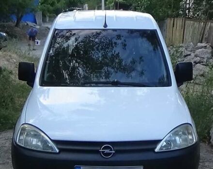 Белый Опель Комбо груз.-пасс., объемом двигателя 1.4 л и пробегом 250 тыс. км за 2900 $, фото 1 на Automoto.ua