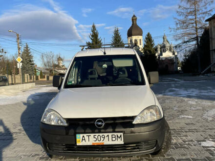 Белый Опель Комбо груз.-пасс., объемом двигателя 1.25 л и пробегом 248 тыс. км за 3900 $, фото 1 на Automoto.ua