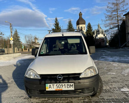 Белый Опель Комбо груз.-пасс., объемом двигателя 1.25 л и пробегом 248 тыс. км за 3900 $, фото 1 на Automoto.ua
