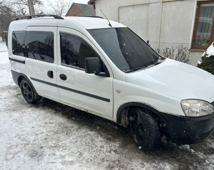 Белый Опель Комбо груз.-пасс., объемом двигателя 1.7 л и пробегом 254 тыс. км за 4200 $, фото 1 на Automoto.ua