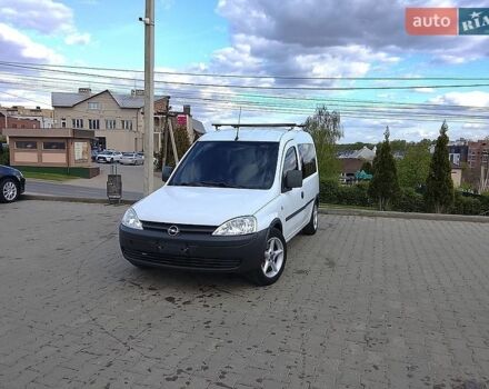 Белый Опель Комбо груз.-пасс., объемом двигателя 1.3 л и пробегом 444 тыс. км за 3600 $, фото 1 на Automoto.ua