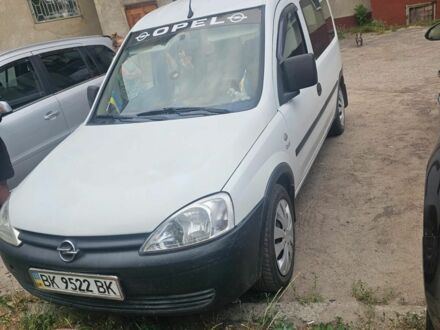 Білий Опель Комбо вант.-пас., об'ємом двигуна 1.2 л та пробігом 209 тис. км за 3545 $, фото 1 на Automoto.ua