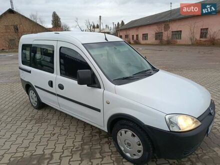 Белый Опель Комбо груз.-пасс., объемом двигателя 1.25 л и пробегом 286 тыс. км за 3500 $, фото 1 на Automoto.ua