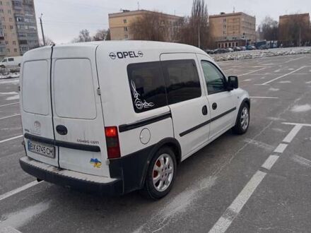 Белый Опель Комбо груз.-пасс., объемом двигателя 1.2 л и пробегом 300 тыс. км за 3000 $, фото 1 на Automoto.ua