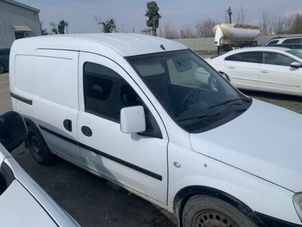 Белый Опель Комбо груз.-пасс., объемом двигателя 1.7 л и пробегом 370 тыс. км за 2500 $, фото 1 на Automoto.ua