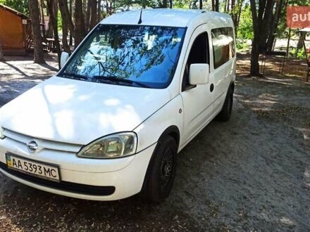 Белый Опель Комбо груз.-пасс., объемом двигателя 1.7 л и пробегом 385 тыс. км за 4700 $, фото 1 на Automoto.ua
