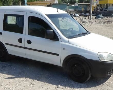 Белый Опель Комбо груз.-пасс., объемом двигателя 1.4 л и пробегом 250 тыс. км за 2600 $, фото 1 на Automoto.ua