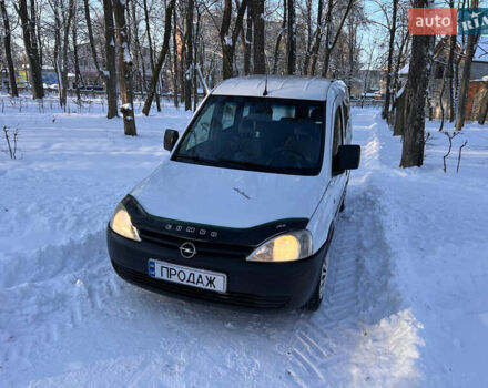 Белый Опель Комбо груз.-пасс., объемом двигателя 1.3 л и пробегом 250 тыс. км за 3300 $, фото 1 на Automoto.ua