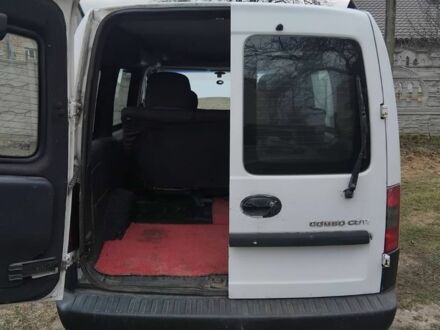 Белый Опель Комбо груз.-пасс., объемом двигателя 1.2 л и пробегом 250 тыс. км за 3700 $, фото 1 на Automoto.ua