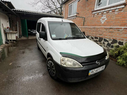 Белый Опель Комбо груз.-пасс., объемом двигателя 1.3 л и пробегом 310 тыс. км за 4100 $, фото 1 на Automoto.ua