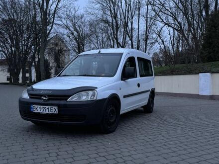 Белый Опель Комбо груз.-пасс., объемом двигателя 1.7 л и пробегом 245 тыс. км за 4500 $, фото 1 на Automoto.ua