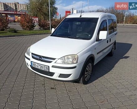 Опель Комбо груз.-пасс. 2008 в Виннице на Automoto.ua Белый Опель Комбо груз.-пасс., объемом двигателя 1.6 л и пробегом 215 тыс. км за 5600 $, фото 1 на Automoto.ua