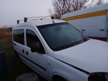 Білий Опель Комбо вант.-пас., об'ємом двигуна 1.4 л та пробігом 260 тис. км за 596 $, фото 1 на Automoto.ua