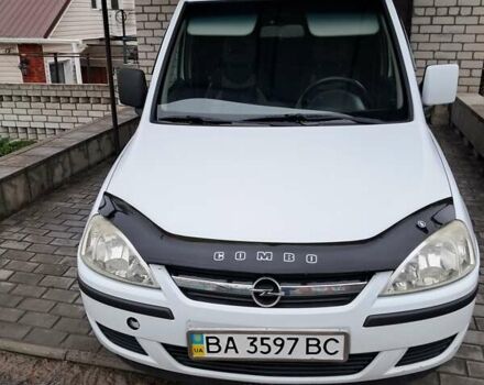 Белый Опель Комбо груз.-пасс., объемом двигателя 1.69 л и пробегом 270 тыс. км за 4000 $, фото 1 на Automoto.ua