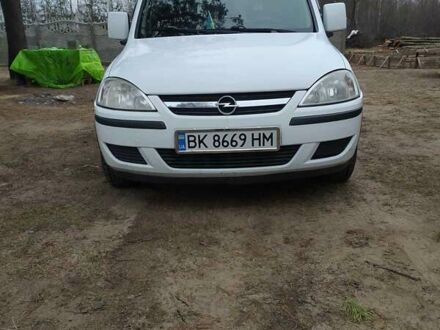 Белый Опель Комбо груз.-пасс., объемом двигателя 1.2 л и пробегом 274 тыс. км за 4200 $, фото 1 на Automoto.ua