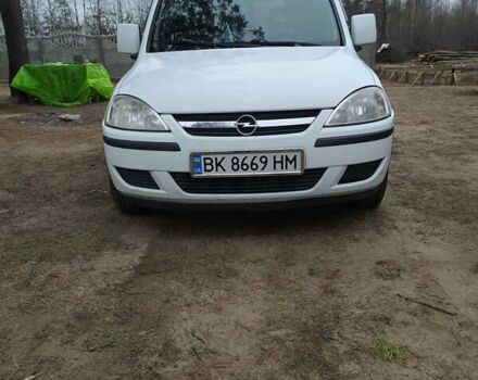 Белый Опель Комбо груз.-пасс., объемом двигателя 1.2 л и пробегом 274 тыс. км за 4200 $, фото 1 на Automoto.ua
