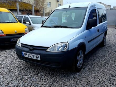 Белый Опель Комбо груз.-пасс., объемом двигателя 1.2 л и пробегом 220 тыс. км за 3600 $, фото 1 на Automoto.ua