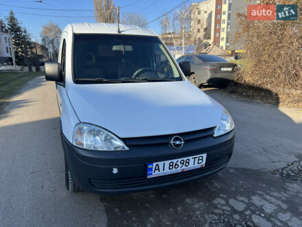 Белый Опель Комбо груз.-пасс., объемом двигателя 1.25 л и пробегом 220 тыс. км за 3500 $, фото 1 на Automoto.ua