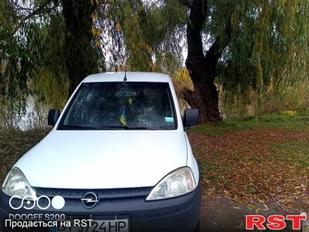 Белый Опель Комбо груз.-пасс., объемом двигателя 1.3 л и пробегом 210 тыс. км за 4300 $, фото 1 на Automoto.ua