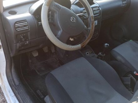 Белый Опель Комбо груз.-пасс., объемом двигателя 1.3 л и пробегом 270 тыс. км за 4200 $, фото 1 на Automoto.ua