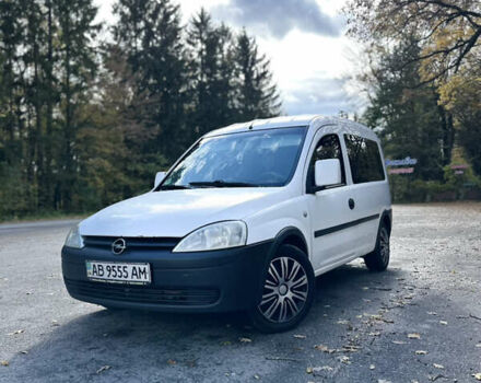 Белый Опель Комбо груз.-пасс., объемом двигателя 1.7 л и пробегом 441 тыс. км за 4099 $, фото 1 на Automoto.ua