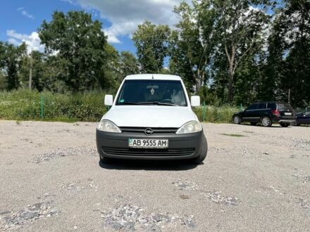 Опель Комбо груз.-пасс. 2009 в Виннице на Automoto.ua Белый Опель Комбо груз.-пасс., объемом двигателя 1.7 л и пробегом 440 тыс. км за 4500 $, фото 1 на Automoto.ua
