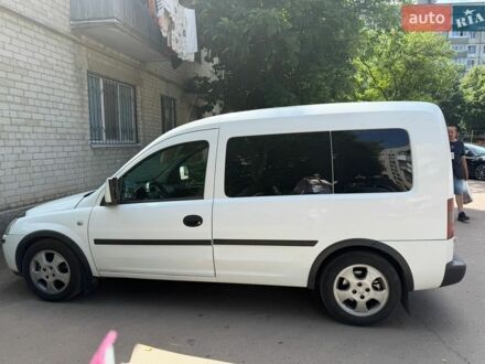 Білий Опель Комбо вант.-пас., об'ємом двигуна 1.3 л та пробігом 350 тис. км за 5500 $, фото 1 на Automoto.ua