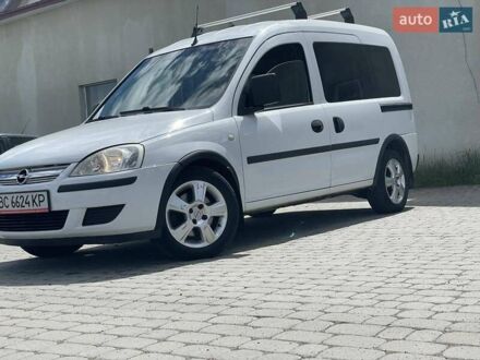 Опель Комбо вант.-пас. 2011 у Дрогобичі на Automoto.ua Білий Опель Комбо вант.-пас., об'ємом двигуна 1.2 л та пробігом 220 тис. км за 5100 $, фото 1 на Automoto.ua