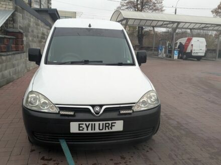 Белый Опель Комбо груз.-пасс., объемом двигателя 1.3 л и пробегом 220 тыс. км за 1176 $, фото 1 на Automoto.ua