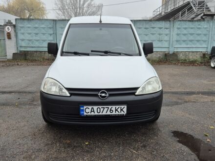 Белый Опель Комбо груз.-пасс., объемом двигателя 1.7 л и пробегом 232 тыс. км за 3750 $, фото 1 на Automoto.ua