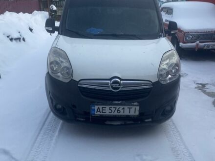 Белый Опель Комбо груз.-пасс., объемом двигателя 1.2 л и пробегом 293 тыс. км за 4250 $, фото 1 на Automoto.ua